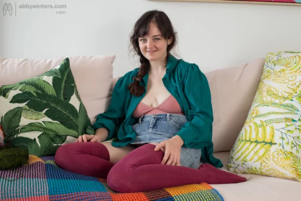 Dilettante girl Charlotte J widens her unshaved muff